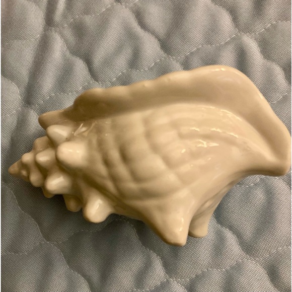 White Ceramic Seashell Planter, Trinket Holder. βVintageβ Preowned EUC - Picture 3 of 10